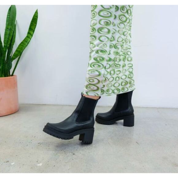 INTENTIONALLY BLANK Shoes - Intentionally Blank Momo Leather Chelsea Boot